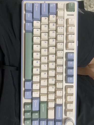 сколько стоит клавиатура с подсветкой: AULA F75 Клавиатура в отличном состоянии из минусов это 1.нету