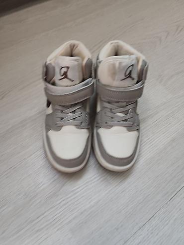 Продаю красотки на осень, утеплённые.Подойдут на девочку и на at lalafo.kg Продаю красотки на осень, утеплённые.Подойдут на девочку и на