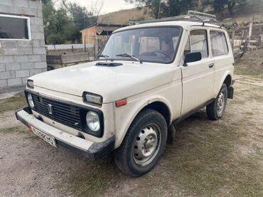 дом на колесо: Модель: Niva 4x4 Марка: Lada Цвет Кузова: бежевый Привод: полный