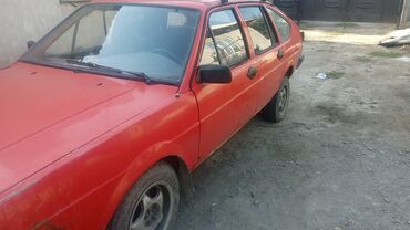 продаю в связи с переездом: Volkswagen Passat: 1983 г., 1.8 л, Механика, Бензин