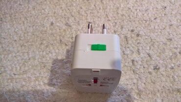Kablovi i adapteri: Universalni travel adapter na lalafo.rs — 2 Kablovi i adapteri: Universalni travel adapter — 2