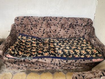 диван отдам даром: Отдам даром 
Диван с двумя креслами 
Самовывоз село Акбашат
