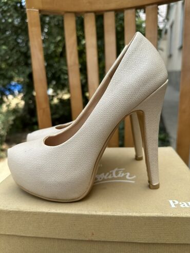 женские туфля: Туфли, 35, Christian Louboutin, Колдонулган, түсү - Саргыч боз