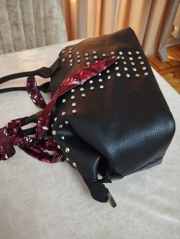 Çantalar: Sumka əsil dəridən 2, 3 dəfə işlənib təzədən secilmir — 12