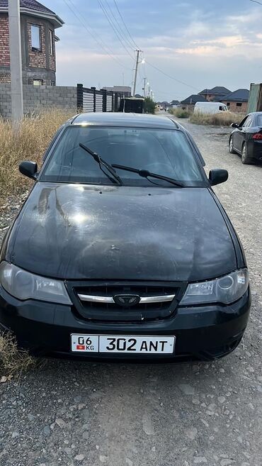 клапанная крышка нексия 1.5 16 кл: Автомобиль Daewoo Nexia черного цвета, седан, оснащенный черными