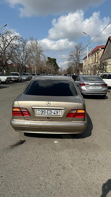 Mercedes-Benz: Mercedes-Benz E‑Class W210 sedan - Ban növü: sedan, 4 qapı - Rəng — 5
