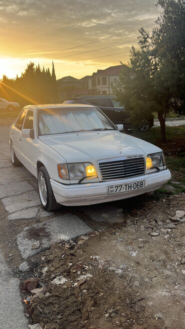 Mercedes-Benz: Mercedes-Benz W124: 2.2 l | 1994 il Sedan — 1