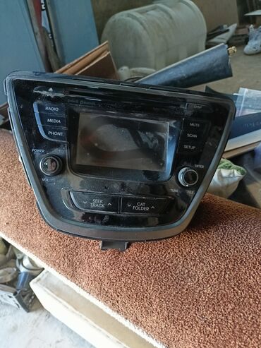 Колонки и сабвуферы: Hyundai sanata 2010 monitor yenidi islekdi.Masini alandan ustundeki