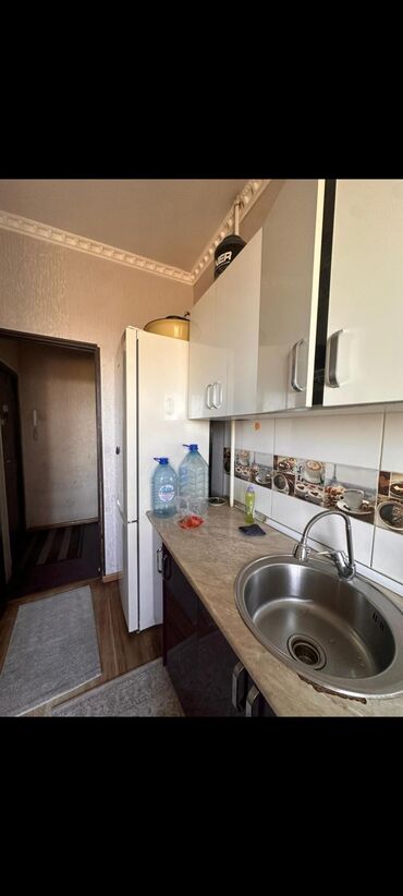сдается квартира 12 мкр: 3 комнаты, 100 м², 106 серия улучшенная, 8 этаж, Евроремонт