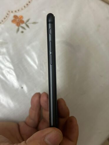 Apple iPhone: IPhone SE 2020, 64 GB, Qara, Barmaq izi, Simsiz şarj — 4