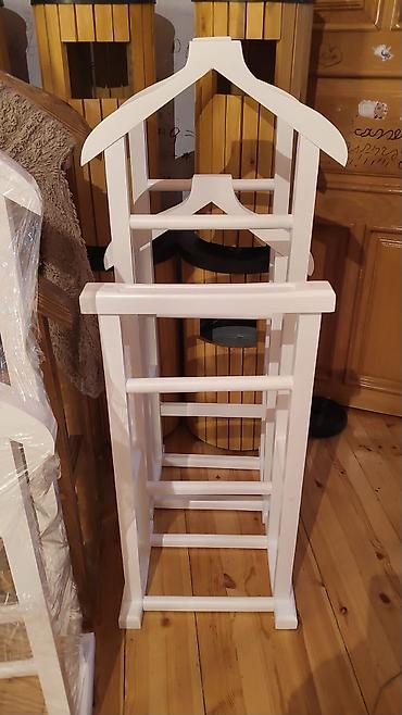 вешалка с одеждой: Taxta geyim dayaqı – “valet stand” Məhsul təsviri: - Material: tam — 2