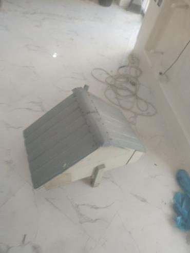 it səkilləri: Metaldan dam örtüklü kiçik heyvan evi - Material: korpus – taxta — 1