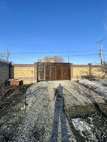 Распашные ворота: Продается дом по улице Боронбай Хан 2/5 барачного типа но с отдельным — 5