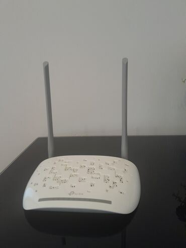 Modemlər və şəbəkə avadanlıqları: Salam modemdir təcili satıram almışam 112 azn teze işlək — 8