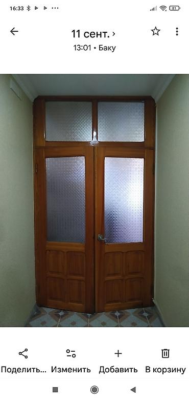 Hundur ikili qapidir indi ag rengde renglenib wuweleride usdundedir