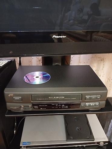video maqnitafon: JVC VHS videomaqnitofon - Model: JVC (ön paneldə “B.E.S.T. Picture — 1