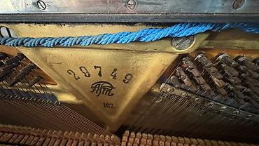 Pianolar: Upright piano – “Kuban” (Краснодар) markalı Xüsusiyyətlər: - Korpus — 4