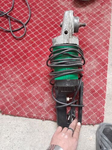 gül tozu: Elektrik bucaq daşlayıcı (UŞM) – şəbəkə ilə işləyən model