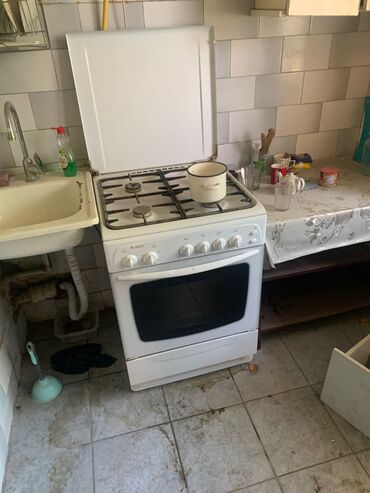 Посудомоечные машины: Плита Газовая, 4 конфорки, Б/у