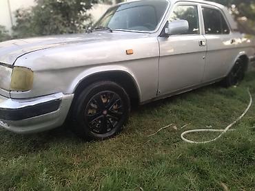 üstü açıq maşın: QAZ-3110 “Volga” sedan - Kuzov: gümüşü rəng, 4 qapı, arxa ötürücülü — 4