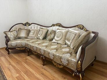 норковая шапка мужская: Элитный диван в классическом стиле – 170 000 сом Продаю шикарный