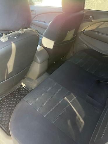 mitsubishi pikap: Mitsubishi Outlander, qara rəng, 5 qapılı krossover/SUV — 7