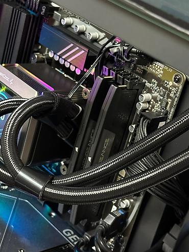 gaming computer: ➡️Render PC – | Core i9 14900KF 6.00 GHZ | RTX 5070 Ti 16GB | 32GB — 5