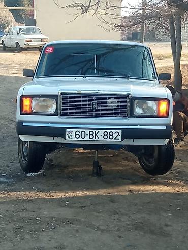 disk ve tekerler type 1: VAZ 2107 sedan – klassik arxaötürücülü model. - Kuzov: ağ rəng, xrom — 1