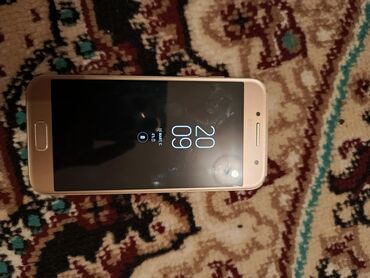 samsung a3 2017 satilir: Samsung Galaxy A3 2017, 16 ГБ, цвет - Золотой, Битый, Сенсорный, Отпечаток пальца