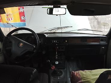 üstü açıq maşın: Model: GAZ Volga (24/3102 seriyası ehtimal olunur) Kuzov: sedan, ağ — 3