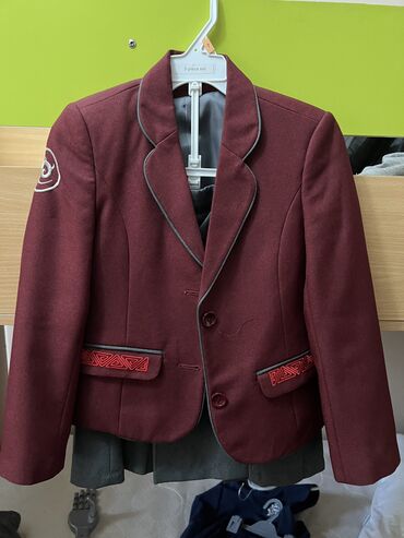 школьный костюм для девочек: Школьная форма, цвет - Красный, Б/у