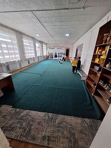 зал: Продаются 2 зелёных паласа (ковролина), б/у.Размеры приблизительно — 1