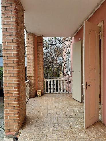gencede satlan evler: 7 otaqlı, 318 kv. m, Orta təmir — 6