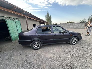 Транспорт: Volkswagen Vento: 1992 г., 1.8 л, Механика, Бензин, Седан — 1
