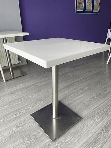 Masalar: Masa – kvadrat formalı, müasir dizaynlı. - Üst hissə: yüksək — 1
