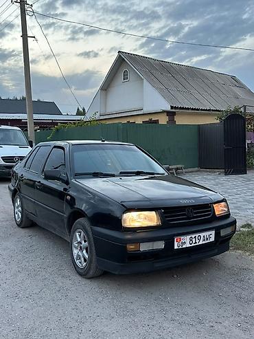 Volkswagen: Volkswagen Vento: 1993 г., 1.8 л, Механика, Бензин, Седан — 5