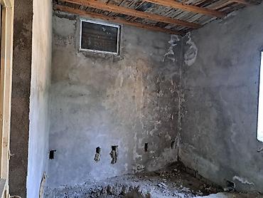 anbar satilir: Ev satilir qaz, isiq,su daimidi . 2 mertebeli bina evinin birinci — 6