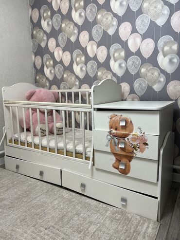 детскую кровать вместе с матрасом: Продается манеж - трансформер звонить и писать на номер с матрасом