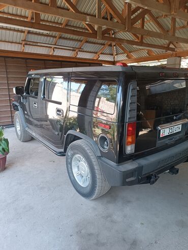 дом в колесах: Полноразмерный внедорожник Hummer H2 черного цвета, способный