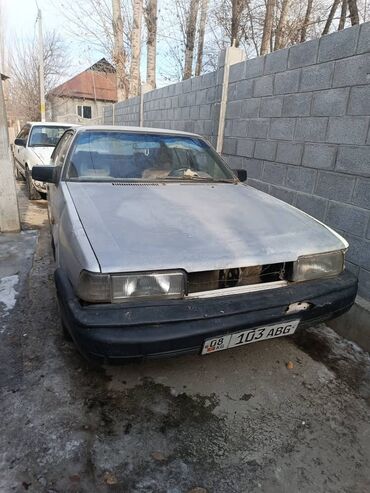 мини машына: Mazda 626: 1986 г., 2 л, Механика, Бензин, Хетчбек