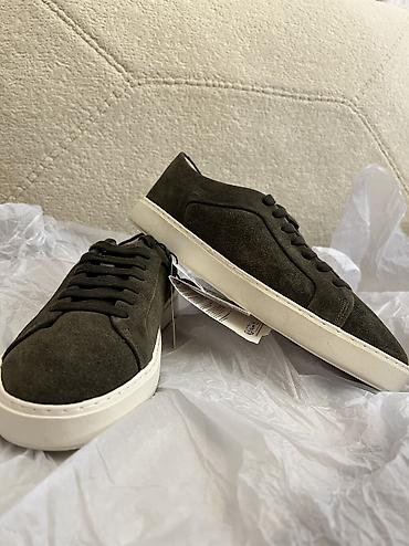 green witch: Zara KHAKI GREEN Leather Trainers

41 SİZE — 2