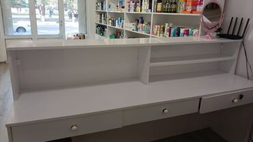 Salon, tibbi kreslolar: Resepsn masasi satilir 120azn. Unvan sumqayit m 0725 Nigaz