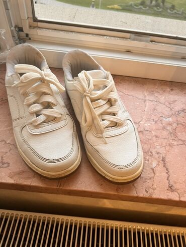 Women's Sneakers and athletic shoes: Qadın ayaqqabıları dəsti 1) Krosovka: krem rəngli üst, qara daban və -da lalafo.az — 4 Women's Sneakers and athletic shoes: Qadın ayaqqabıları dəsti 1) Krosovka: krem rəngli üst, qara daban və — 4