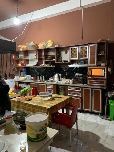 Restoran, kafelər: Hazır restoran satılır. Hal hazırda fəaliyyətdədir. Yeri tam — 16