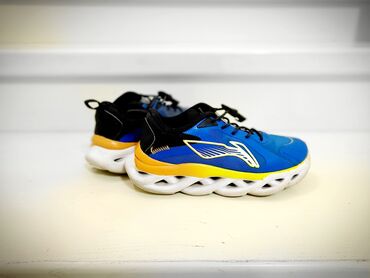 лининг обувь: Кроссовки подростковые Lining! 100% оригинал. Гелевая удобная подошва!