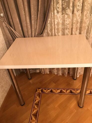 kuxna kafelleri: İşlənmiş mətbəx stolu satılır. Əla vəziyyətdədir. Azərbaycan