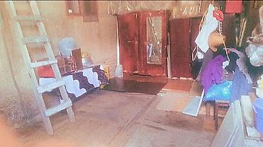 evd: Salam Aleyküm tecili elim yanda ev satılır 6 otagli bir heyetde 2ev di — 8