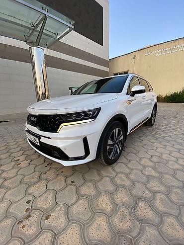 sarento: Kia Sorento – ağ rəngli, yeni loqolu kuzov. Geniş və müasir 7 yerlik — 7