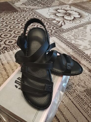 женские сандали adidas adilette: Ölçü: 38, rəng - Qara, Yeni