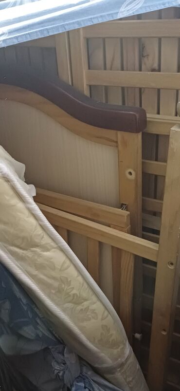 коляска для детей бу: Продаю детскую кроватку. дерево б/у. с мотрасом состояние хорошее